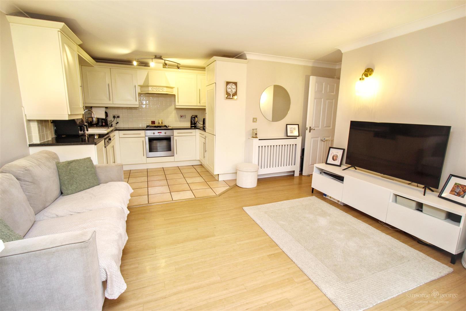 2 bed property in Denefield Gardens, Reading